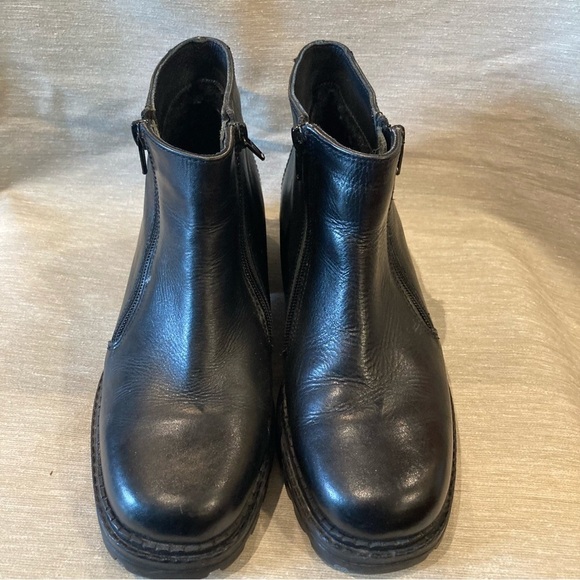 ST EMILE Sz 8  Leather Square Toe Chunky Sole Zipper Closure Ankle Booties Boots - Picture 2 of 12